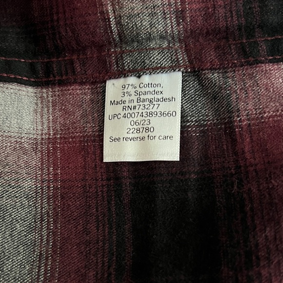 ✨Apt. 9 Men's Dark Plaid Button Down Shirt - Picture 6 of 8